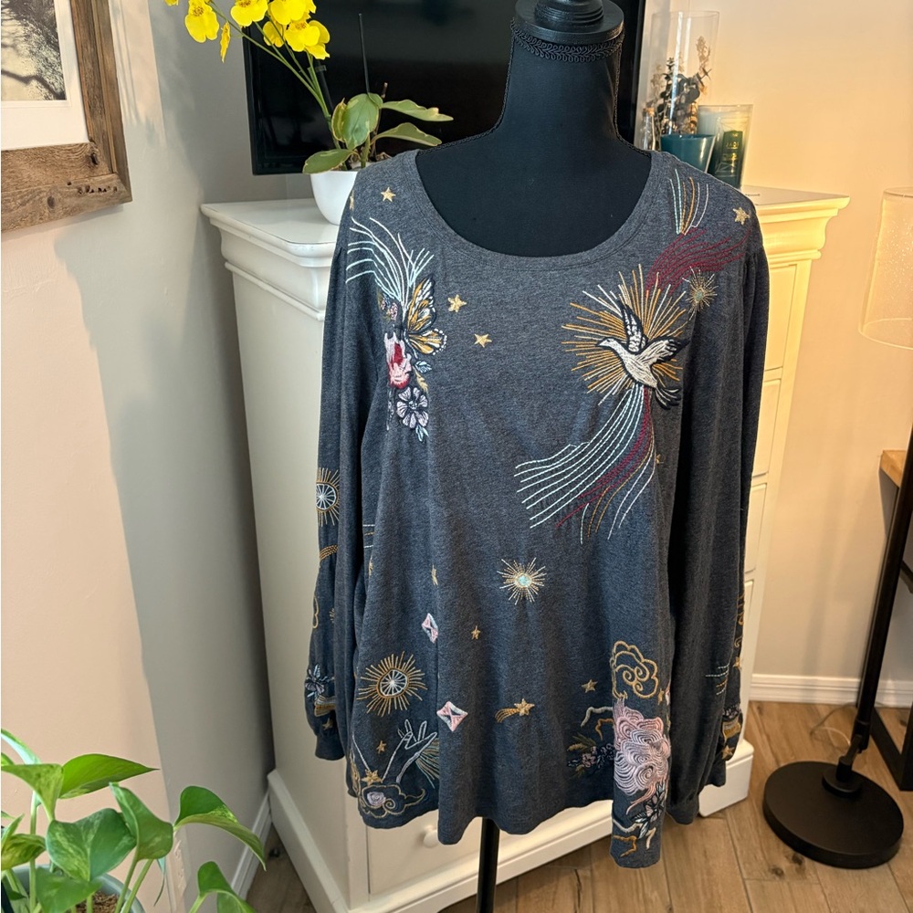 Johnny Was
Selah Puffed Cuff Long Sleeved Tee in Gray, XXL